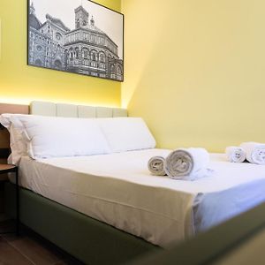 Kleine Kamer met een King Size Bed